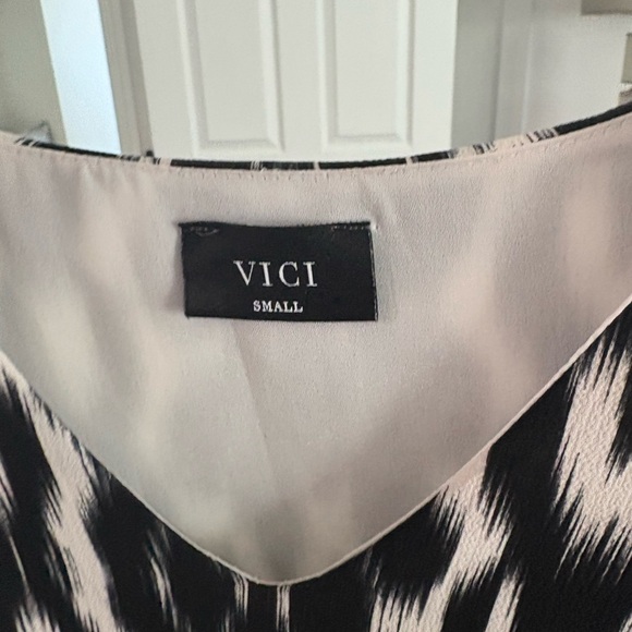 Vici Monochrome Zigzag Dress - Picture 3 of 3